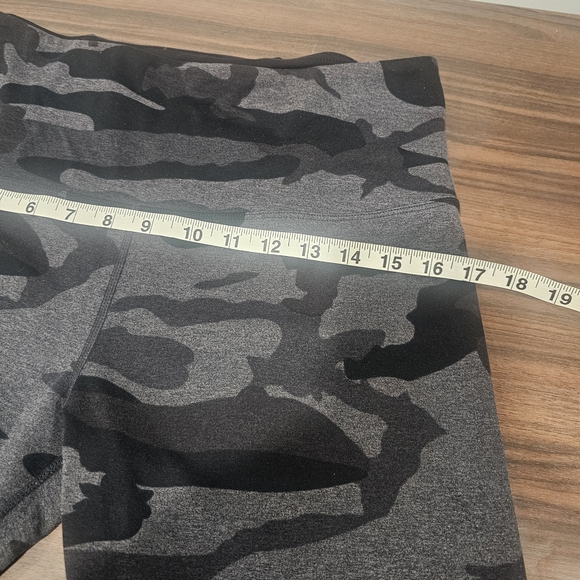 Tuff Athletics Camo High Waisted Crop Leggings Large Gray Black - Picture 11 of 13